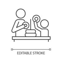 jogando com o ícone linear de criança. envolver a criança em atividades divertidas. construção de habilidades motoras. ilustração personalizável de linha fina. símbolo de contorno. desenho de contorno isolado do vetor. curso editável vetor