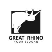 rinoceronte logotipo. rinoceronte ícone. ameaçadas de extinção animal símbolo. africano animais selvagens marca emblema. vetor ilustração. isto logotipo adequado para industrial, prédio, segurança e construção empresas.