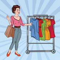 mulher pop art com sacolas de compras, escolhendo o vestido novo. ilustração vetorial vetor