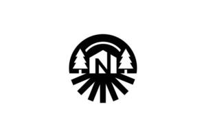 carta n montanha logotipo Projeto modelo vetor