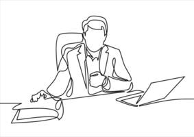 homem de negocios dentro uma terno sentado dentro uma escritório em uma cadeira às a computador e trabalhos com documentos- contínuo linha desenhando vetor