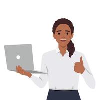 jovem mulher segurando computador portátil computador e polegares acima gesto. vetor