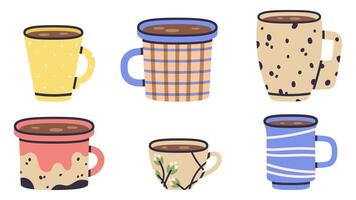 quente café ou chá cerâmico copos. mão desenhado quente bebidas, decorado porcelana canecas, rabisco inverno aquecimento bebidas copos vetor plano ilustração conjunto