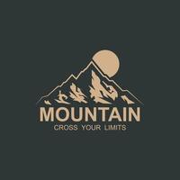 montanha ícone logotipo modelo vetor ilustração Projeto. logotipo adequado para viagem, aventura, região selvagem, e marca companhia