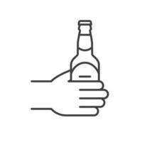mão com ícone linear de garrafa de cerveja. ilustração de linha fina. símbolo de contorno. desenho de contorno isolado de vetor
