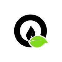 carta q com fresco verde árvore folha criativo monograma logotipo Projeto conceito vetor