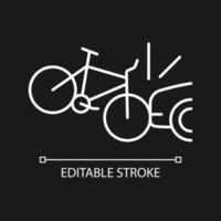 colisão de carro com ícone linear branco de ciclista para tema escuro. acidente com ciclista e motorista. ilustração personalizável de linha fina. símbolo de contorno de vetor isolado para o modo noturno. curso editável