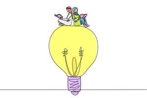 solteiro contínuo linha desenhando árabe homem mulher sentado em grande lâmpada elétrica. ler com foco e sério. metáfora olhando para brilhante idéia a partir de científico livros. livro festival. 1 linha Projeto vetor