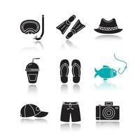 férias de verão drop shadow black glyph icons set. aqualung, nadadeiras, chapéu homburg, bebida refrescante, chinelos, pesca, boné, shorts, câmera fotográfica. ilustrações vetoriais isoladas vetor