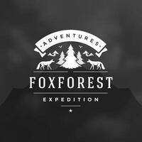 floresta acampamento logotipo emblema ilustração. vetor