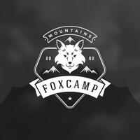 floresta acampamento logotipo emblema ilustração. vetor