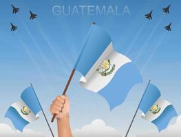 Bandeiras da guatemala voando sob o céu azul vetor