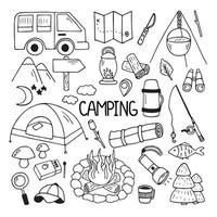 conjunto de elementos de camping e caminhadas em estilo doodle. piquenique, acessórios e equipamentos de viagem. mão desenhada ilustração vetorial, isolada no fundo branco. vetor