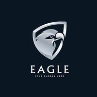 design do logotipo do escudo da cabeça da águia vetor