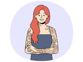 sorridente ruiva mulher com tatuagens em braços vetor