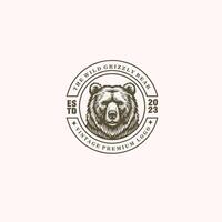 grisalho Urso cabeça vintage retro crachá rótulo carimbo logotipo Projeto gráfico ilustração vetor