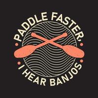 remo mais rápido, Eu ouvir banjos. canoa aventura. caiaque aventura, caiaque tipografia camiseta, poster Projeto vetor