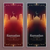 luxo estilo Ramadã kareem vertical faixas vetor