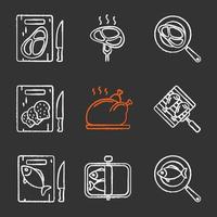conjunto de ícones de giz de preparação de alimentos. tábuas de cortar com pão, carne e peixe, salmão frito e bifes de carne, espadilha, coxinha de frango grelhado e peru. ilustrações vetoriais isoladas em quadro-negro vetor