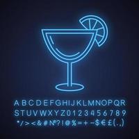 ícone de luz de néon de cocktail margarita. bebida de martini. sinal brilhante com alfabeto, números e símbolos. ilustração isolada do vetor