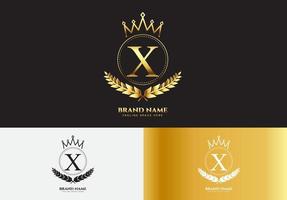 conceito do logotipo da coroa de luxo x carta x ouro vetor