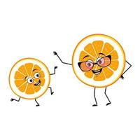 personagem laranja com emoções felizes, rosto, sorriso, olhos, braços e pernas. pessoa de fatia de frutas cítricas com expressão alegre, emoticon de fruta. avó com óculos e neto dançando vetor