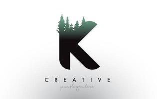 ideia criativa do logotipo da letra k com pinheiros. desenho da letra k com pinheiro no topo vetor