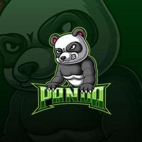 Mascote panda forte com raiva e logotipo do esporte vetor