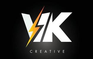design do logotipo da carta vk com o parafuso de trovão de iluminação. logotipo da carta do parafuso elétrico vetor