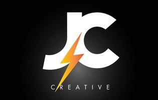 design de logotipo de carta jc com o parafuso de trovão de iluminação. logotipo da carta do parafuso elétrico vetor
