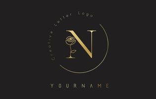 logotipo da letra n inicial criativo dourado com círculo de letras e rosa desenhada de mão. elemento floral e elegante letra n. vetor