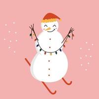 um boneco de neve bonito dos desenhos animados com um chapéu vermelho segura uma guirlanda de árvore de Natal com suas mãos-ramos e fica em esquis. ilustração em vetor plana.