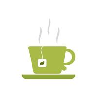 xícara verde e ícone plano em forma de pires. uma caneca com um saquinho de chá e uma folha verde. uma xícara de chá verde cozido no vapor. vetor
