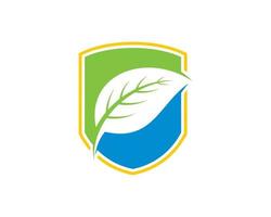 escudo com folha da natureza dentro vetor