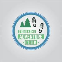 logotipo da aventura da vida selvagem na floresta e nas montanhas vetor