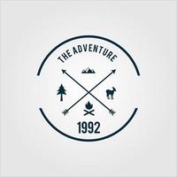 logotipo da aventura do vetor. experiência de sobreviver ao ar livre, nas montanhas e na selva vetor