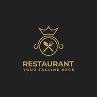 design de logotipo de luxo para restaurante com colher, garfo, ilustração de ícone de coroa de rainha vetor