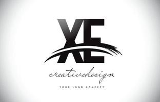 xe xe design de logotipo de carta com swoosh e pincelada preta. vetor