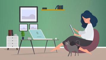 a garota se senta em um pufe e trabalha em um laptop. uma mulher com um laptop sentada em um grande pufe. o gato se esfrega na perna da garota. o conceito de trabalho confortável no escritório ou em casa. vetor.