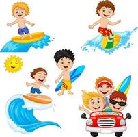 conjunto de crianças de praia brincando na prancha de surf vetor
