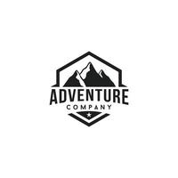 inspiração de design de logotipo de aventura de pico de montanha vetor