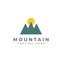 montanha simples com design de logotipo de sol vetor