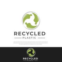 garrafas de plástico em um círculo, símbolo de reciclagem. plástico reciclado, símbolos, ícones, modelos de design vetor