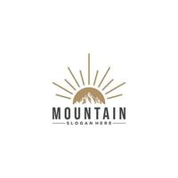 modelo de logotipo de montanha em fundo branco vetor