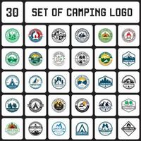 um conjunto de logotipo de acampamento, um conjunto de logotipo de aventura vetor