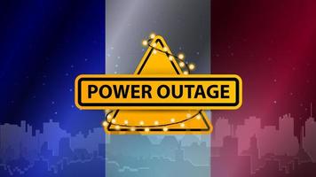 queda de energia, sinal de alerta amarelo embrulhado com uma guirlanda no fundo da bandeira da França com a silhueta da cidade ao fundo vetor
