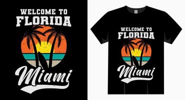 bem-vindo à florida miami tipografia com camiseta de sol, palma e prancha de surf vetor