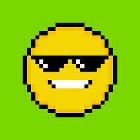 emoticon amarelo em estilo pixel art vetor