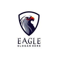 design de logotipo de águia com escudo vetor