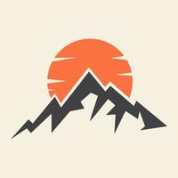 montanha simples vintage com ilustração de design gráfico de vetor de ícone de símbolo de logotipo do pôr do sol